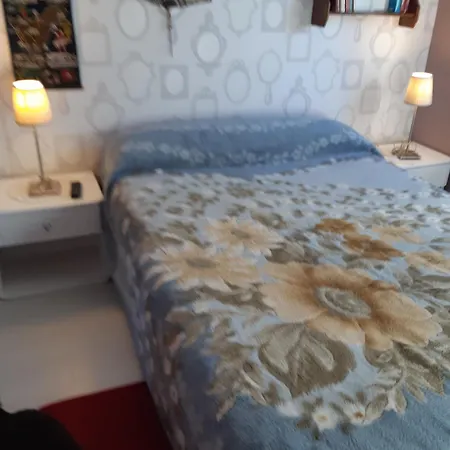 ベッド・アンド・ブレックファスト Chambre Lit Double Dans Pavillon , Chez Lilyanne *