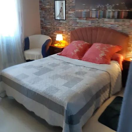 B&B Chambre Lit Double Dans Pavillon , Chez Lilyanne