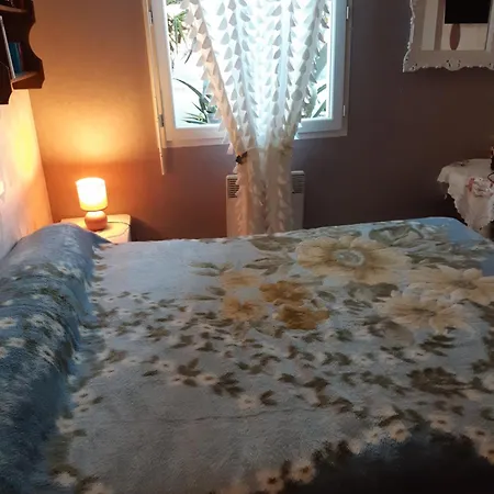 ベッド・アンド・ブレックファスト Chambre Lit Double Dans Pavillon , Chez Lilyanne